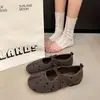 Sapatos Mary Jane de outono estilo coreano com bolinhas e salto oculto, apresentando bico raso, design de dedo de porco e uma tira cruzada, adequados para o trabalho e versáteis para mulheres