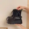 Botas Martin femininas, botas curtas ultragrossas para pessoas baixinhas, novas botas de motocicleta versáteis estilo britânico 2026, botas curtas retrô para outono e inverno