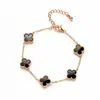 Pulsera de trébol de cinco hojas más vendida transfronteriza, lujo ligero, sensación de alta gama, simple y de nicho, hecha de aleación de cobre, no se decolora, pulsera versátil