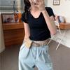 Camiseta Esportiva Slim Fit para Mulheres com Decote em V Estiloso, Manga Curta, Estilo Curto Verão 2026, Cropped para Meninas Modernas, Atacado