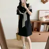 Vestido de Gasa Rayada Blanca con Cuello POLO Hombros Descubiertos para Mujeres Tallas Grandes 150kg Corte Holgado, Cubre Vientre, Efecto Adelgazante