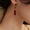 Placa Cuadrada Roja Larga para Incienso de Aceite con Goteo Clip para Oreja Sin Agujeros en las Orejas Pendientes Rojos Chinos Elegantes Retro Franceses de Lujo Ligero