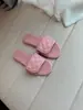 Sandálias Rasteirinhas Femininas de Couro Genuíno com Padrão de Diamante de Tira Única, Chinelos Macios de Couro para Uso Externo, Estilo Pequeno Perfume, Versáteis para Casa e Exterior