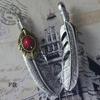 Collar con colgante de hoja de plumas vintage para hombre y mujer, marca Yu Wenle Chao, collar de acero de titanio del mismo estilo, colgante Takahashi Goro