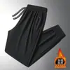 Calças casuais masculinas forradas com fleece para outono e inverno, calças retas estilo jogger, corte solto com bolsos, zíper, calças esportivas antifurto para homens