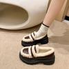 Zapatos de cuero afelpado estilo británico de talla grande zapatos de algodón para mujer otoño e invierno 2023 Nuevos zapatos afelpados zapatos de una sola capa mocasines retro de terciopelo