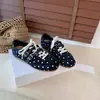 Versão em Couro Macio~Fivela Dupla Boca Profunda Moda Tênis de Treino Alemão Feminino Retro Fundo Plano Casual Versátil Nicho Bolinhas Sapatos Forrest Gump