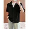 Camisa de seda helada de verano con cuello camisero de manga corta, estilo de dos piezas falso, estilo old money, corte holgado, abotonada, transpirable, moderna, camisa de hombre de alta gama