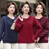 Nova moda outono, camisa base para mulheres de meia-idade, camiseta estilosa de corte solto que afina, blusa de manga comprida para mulheres de meia-idade e idosas