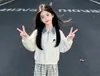 Conjunto de Niña 2026 Otoño Elegante de Moda Camiseta de Manga Larga con Cuello Polo Pantalones de Pierna Ancha a Cuadros Sueltos Conjunto de Dos Piezas