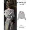 Sudadera gris de manga corta para principios de otoño, ajustada, con capucha y cintura ceñida, perfecta como capa interior para un atuendo estilo coreano.