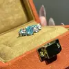 Anillo de Hortensia de Zirconio Azul de Alta Calidad Estilo Francés Anillo de Dedo Versátil Distintivo para Mujer Diseño de Nicho de Lujo Ligero Anillo de Dedo