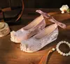 Zapatos de Arco Xueqing Zapatos Antiguos Hanfu Aumento Interno de Altura Zapatos de Tela sin Cordones Brocado Forjado Zapatos de Mujer Estilo Étnico Zapatos de Tela Bordados
