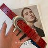 Cinturón Americano Retro Y2K para Ropa de Trabajo Diario de Mujer Cinturón de Cuero con Patrón de Cocodrilo Rojo Accesorios Simples de Alta Gama
