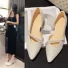 Zapatos de tacón medio pequeños, a la moda y con estilo, nuevos y modernos zapatos Mary Jane ultra suaves de verano 2025 para mujer, estilo delgado