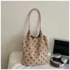 Bolso tote de lunares estilo coreano nuevo para principios de otoño de 2026, gran capacidad, moderno y relajado, casual y elegante, adecuado para ir al trabajo, bolso de hombro
