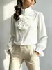 Camisa vintage con cuello alto fruncido, tela texturizada plisada, exquisita tapeta de botones, mangas largas holgadas