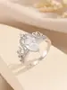 Anel Principal com Diamante Gota d'Água Vazado Estilo Palácio, Disponível em Duas Cores, Anel de Moissanita Sintética, Joias Versáteis para Atacado Transfronteiriço