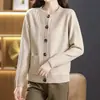 Elegante Chaqueta de Punto con Bolsillos y Cuello Redondo Estilo Commuter Moda Otoño e Invierno para Mujer Versátil Estilo Mamá Suéter de Color Sólido