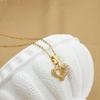 Collar de Amor de Corazón de Melocotón con Forma de Corazón de Acero Inoxidable de Venta Caliente Europeo y Americano, Collar de Cadena Cruzada Hueca de Acero de Titanio con Circonita Microincrustada de Lujo Ligero