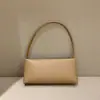 Bolso de axila retro de nicho de lujo ligero para mujer, nuevo modelo primavera 2026, elegante y chic, bolso baguette simple de hombro y cruzado