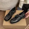 Sapatos femininos estilo francês com laço, de sola grossa e decote baixo, novo modelo de primavera com fivela, aumento interno de altura, design de bolinhas, adequados para combinar com saias, sapatos Mary Jane