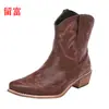 Nuevos zapatos de mujer de otoño e invierno 2026 en stock, botas de cuero para mujer bordadas de punta y talla grande para Wish, Amazon y tiendas independientes