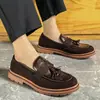 Novos sapatos de couro de cano baixo para quatro estações com franjas, masculinos estilosos, casuais de negócios, formais, com padrão de crocodilo, slip-on, sapatos de dirigir