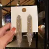 Aretes de Aguja Plateada con Borlas de Gota de Agua Incrustadas de Diamantes, Estilo Palacio, Nicho, Aretes Versátiles, Lujo Ligero, Venta al por Mayor de Aretes de Gama Alta