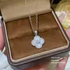 Colar com Pingente de Trevo de Quatro Folhas Microincrustado de Zircônia Estilo Coreano Casual Fofo Corrente para Clavícula com Temperamento Fashionável Aço Titânio Colorfast para Mulheres