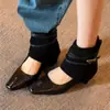 Outono 2026 Novo Retro Francês Bico Quadrado Vazado Tecido Tira Única Salto Grosso Altura Escondida Respirável Sapatos da Moda