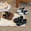 Zapatos de Princesa de Cuero con Lazo para Niñas 2026 Nuevos de Primavera y Otoño Color Sólido Zapatos de Actuación para Niñas Suela Suave Zapatos Pequeños de Cuero
