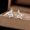 Pendientes de moda exquisitos con diseño de nicho, con forma de serpentina y sin orificio para la oreja, con personalidad, estilo dulce y moderno.