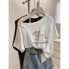 Camiseta de Algodón Gris con Copos de Nieve, de un Solo Hombro, Hombros Descubiertos, Manga Corta, para Mujer, Estilo ins de Verano, Delgada, Transpirable, a la Moda, que Reduce la Edad, Moldeadora, Top Tendencia