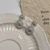 Pendientes de Bola Metálica con Puntos de Ola Retro Exquisitos Franceses Moda Europea y Americana Elegante Estilo Frío Pendientes de Nicho Nuevos