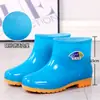 Botas de chuva femininas sapatos aquáticos com veludo acolchoado impermeáveis antiderrapantes botas de chuva femininas de cano curto moda moda trabalho sapatos de borracha