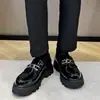 Zapatos Casuales de Piel para Hombre, Verano Transpirables Modernos Estilo Británico Slip-On Suela Gruesa que Aumenta la Altura Punta Redonda Negro Versátiles Brillantes Zapatos de Hombre