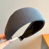 Diadema de Borde Ancho para Otoño e Invierno Estilo Coreano para Mujer Diadema Alta para la Parte Superior de la Cabeza Hace que la Cara Parezca Más Pequeña Sensación de Alta Calidad Pinza para el Cabello Accesorios para el Cabello Antideslizante Pinza para el Cabello Goma para el Cabello