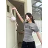 Camiseta Plus Size Feminina Gola Redonda Manga Curta Estampa de Letras Estilo Americano Garota Picante, Nova de Verão com Caimento Solto, Algodão Puro, Emagrecedora