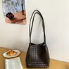 2026 Nuevo Bolso Cubo Tejido de Nicho Retro Dongdaemun Coreano de Gran Capacidad Bolso de Hombro Versátil de Moda para Mujer