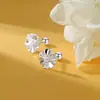 2026 Novos Brincos de Tarraxa Flor de Cerejeira Tridimensional Retrô para Mulheres Nicho Luxo Leve Pétala Exquisita Brinco Versátil para o Dia a Dia