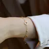 Pulseira Elegante Simples Oca de Trevo de Quatro Folhas em Aço Titânio para Menina Moda Design de Nicho Exquisito Nova Chegada Pulseira Sem Desbotamento