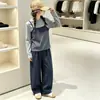 Roupa de outono para meninas: um conjunto de duas peças com um top listrado de manga comprida e calças de perna larga, um conjunto casual de duas peças para crianças, atacado da fábrica de origem