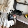 Bolsa Pequena Ocidental de Luxo Feminina 2025 Nova Primavera Versátil Transversal Fashion Simples Portátil Bolsa de Boliche