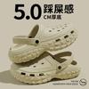 Sapatos Croc Masculinos de Sola Grossa Novo Verão Roupa para Exterior Antiderrapante Sandálias e Chinelos para Aumentar a Altura Sapatos de Praia Atacado