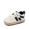 Sapatos de Bebê, Novos Tênis Esportivos com Solas de Borracha, Sapatos Antiderrapantes para Meninos e Meninas, Respiráveis e Confortáveis