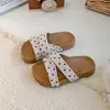 Sandalias Birkenstock de estilo francés para niña, casuales, de lunares, versátiles, con punta abierta, suela gruesa, para uso en exteriores, nuevo modelo de verano 2026 para la playa