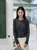 Cardigã de tricô de alta qualidade, com mistura de lã, relaxado e estiloso para mulheres, apresentando um design casual, de mangas compridas, fino e solúvel em água