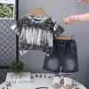 Traje de Verano Nuevo de Manga Corta para Niños, Moda Infantil Estilo Coreano Camiseta Rota Ropa de Moda Conjunto de Dos Piezas