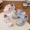 Zapatos Deportivos para Niñas 2026 Primavera Nuevos Malla Moño Perla Suela Suave Transpirables Antideslizantes Versátiles Zapatos para Niños Papá